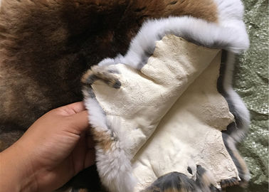China a pele tingida lisa do coelho de 30*40cm tamborila confortável morno para o vestuário do inverno fornecedor
