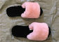 Os deslizadores cinzentos de lãs dos carneiros de lãs grossas abrem a pele morna do dedo do pé para o inverno interno fornecedor